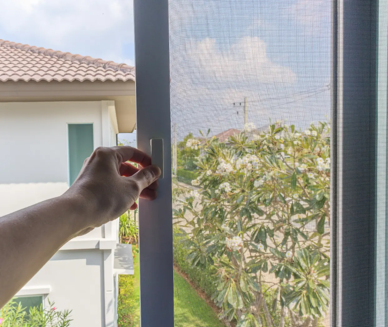 Комарник на панти за балконска врата